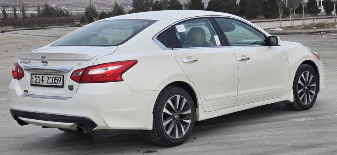 ئاڵتیما 2016
مواسەفات S
بیلاد ناوزەرد
***********
بەسمە 
شغال
کامێرا
گێڕو مەکینە بەشەرت
نەکراوەتەوە
بەڕادی خاریجی گێڕی بۆداندراوە
تازو تاقم پێشی بۆ گۆڕاوە 
بێتەقەو ڕەقە
چوار تایەی تازو
سەنەوی تاکو ٢٠٣٠ تازەیە
تەحویلو غەرامە بەشەرت

دوو پارچە بۆیاخە 
دوو پارچەی گۆڕاوە بە بیلاد
1N4AL3AP1GN347400
شوێن بازیان
نرخی ١٢٠ گەڵا مەعامەلە 
***********
تکایە بۆ هەموو پرسیارێک پەیوەندی بکە السليمانية, العراق
