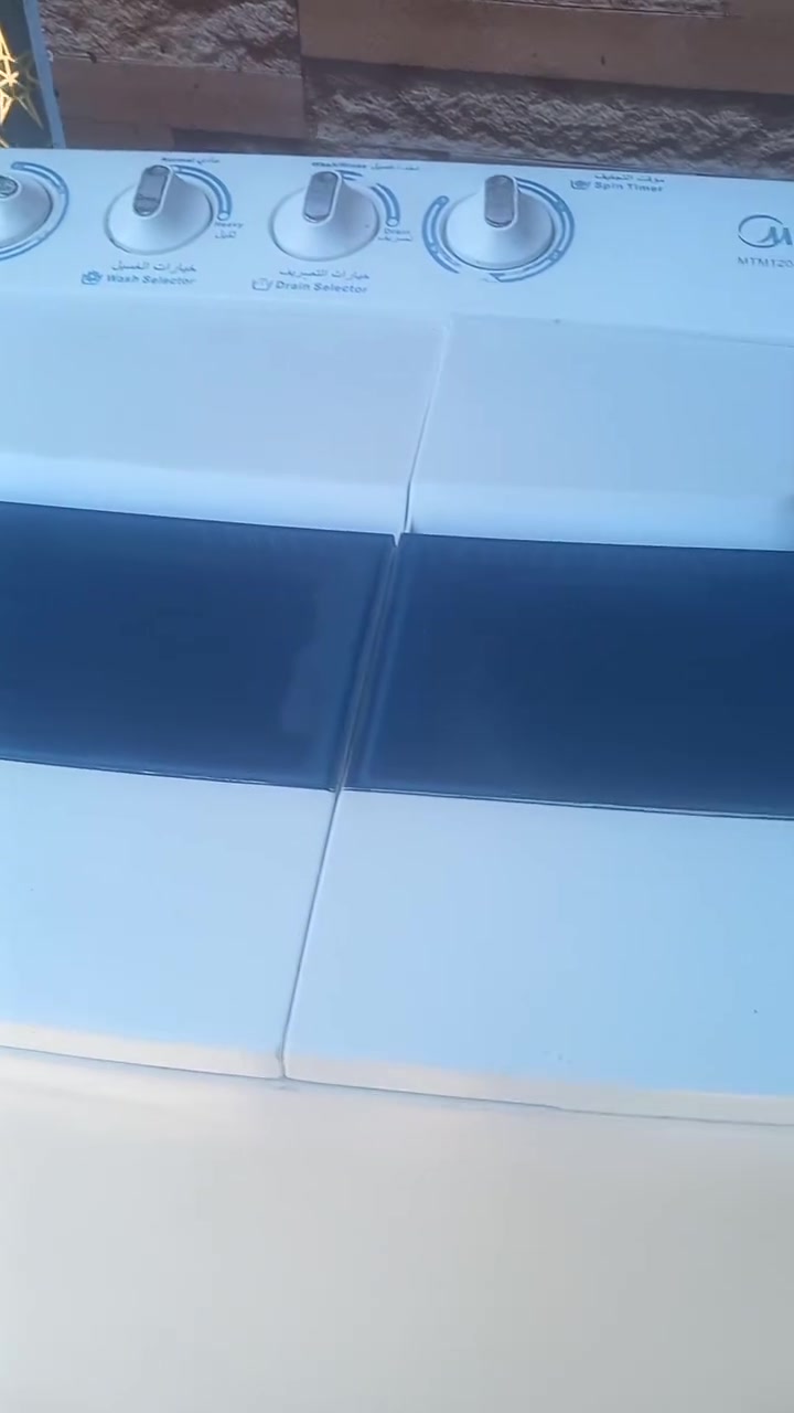 ***********
