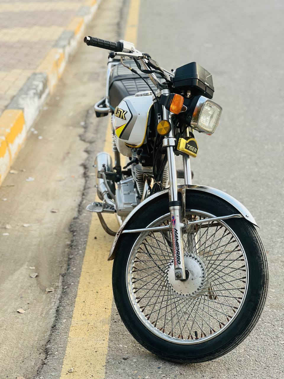 سلام عليكم ماطور إيراني البيع موديل 2021 ما مفتوح كلشي شغال السعر 450 وبي مجال المكان جنوب الموصل حمام العليل ***********
