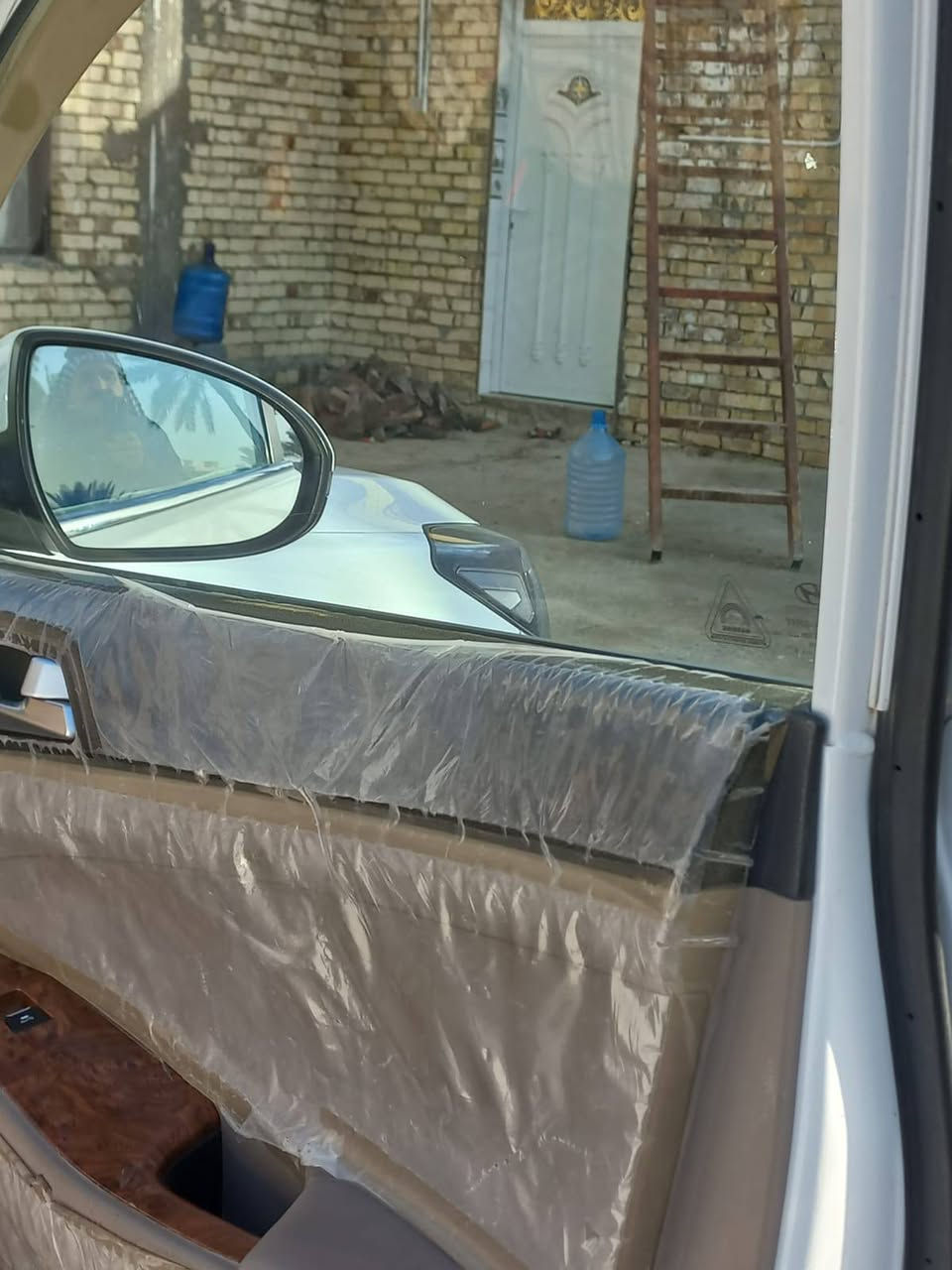 السلام عليكم للبيع توسان موديل 2020سياره خليجيه كفاله عامه حتى من الشخط ماشيه 40. رقم بغداد السياره مطلوبه  وصاحبهه هوه يسدد الك الصافي السعر 185 مكان السياره العماره رقم الهاتف ***********
