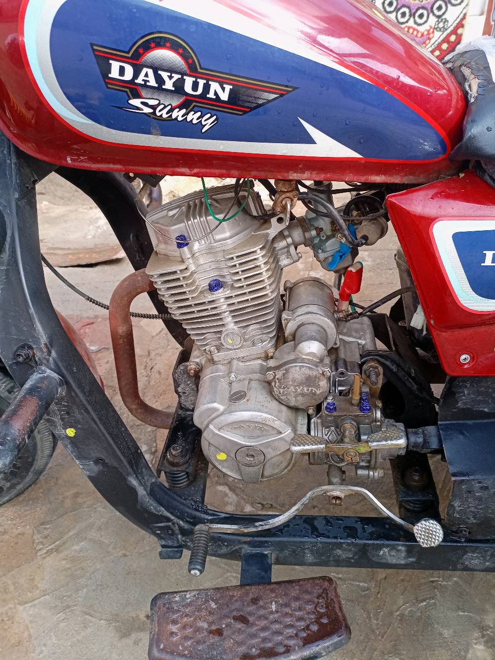 السلام عليكم ستوته دايوان للبيع شغاله كلشي ما بيها بس السلف يرادله صچم وعداد السرعه و النمر والباقي كله شغال  ، و مصبوغة للتجميل ، شوف الصور أذا عجبتك المواصفات راسلني واتساب لأن رقمي واگف ، عنواني العماره فلكة الماجديه ، وأنطيك يومين ضمان أي شي يصير بيها رجعلياها بعد اليومين ما ترجع وياها أوراقها .