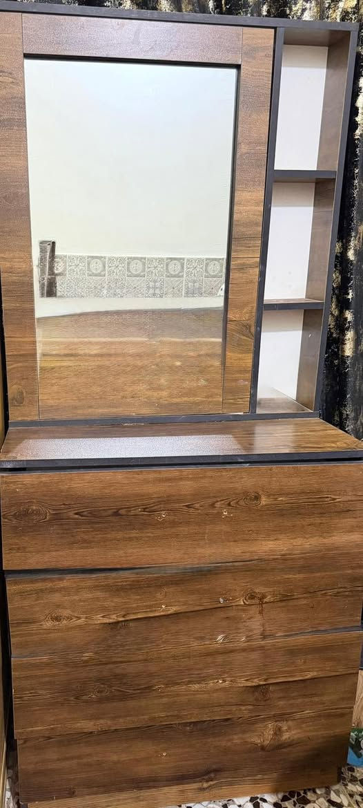 السلام عليكم عدي غرفة كنتور و ميز مراية و سريرين 
كامل سعرهن 200 قفل كنتور جديد


**إذا كنت صاحب هذا الإعلان وتريد حذفه لأي سبب، رجاءا أرسل رسالة إلى الدعم الفني**