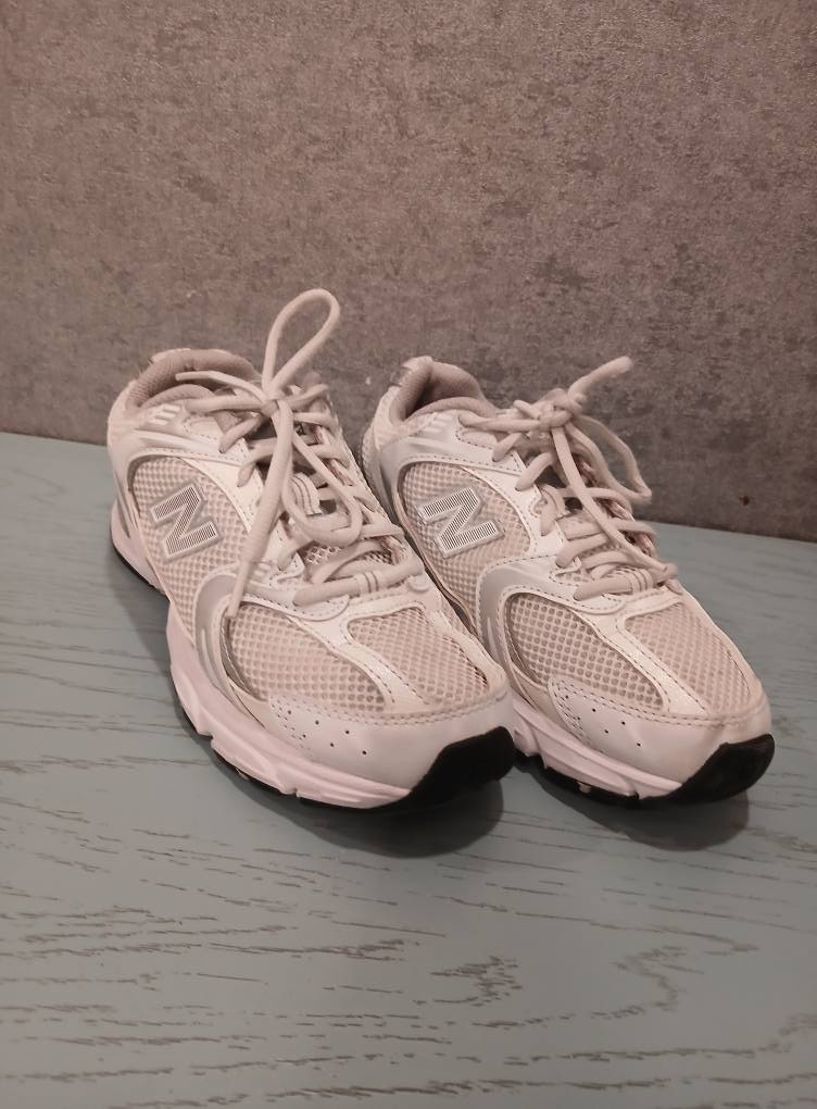 New Balance 530
Size 38
S3ri 40 hazar أربيل, العراق


**إذا كنت صاحب هذا الإعلان وتريد حذفه لأي سبب، رجاءا أرسل رسالة إلى الدعم الفني**