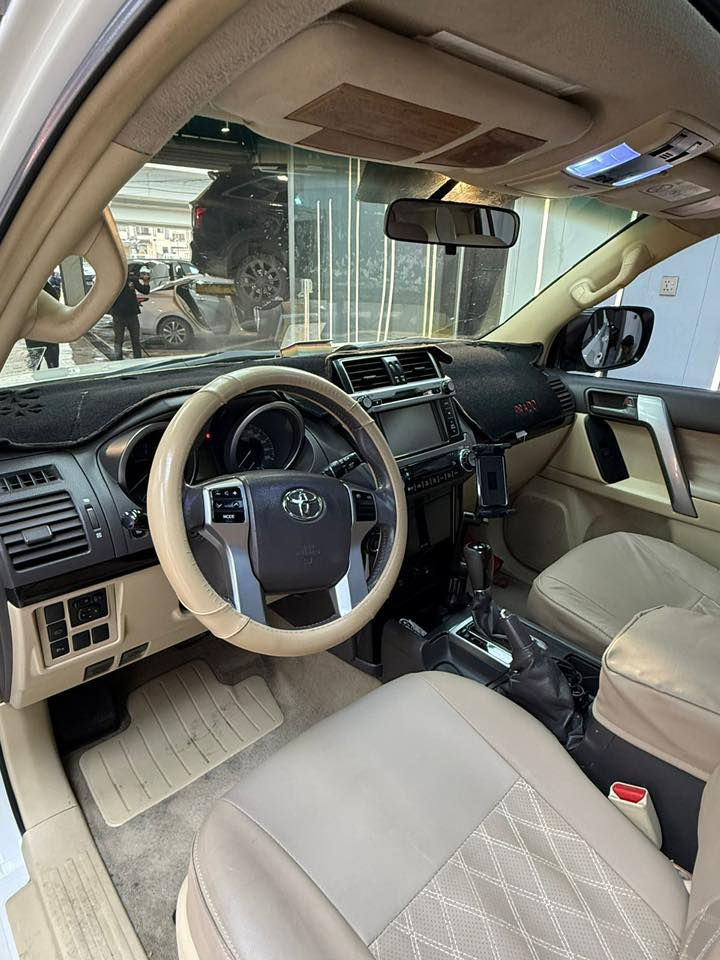 السلام عليكم
برادو موديل ٢٠١٦ محرك ٦ سلندر خليجي بدون حادث  فقط بالدعاميه الاماميه شويه صبغ والدعامية الخلفية وقبغ السبير نصه وبيها كم رصعه بسيطة مال التاير الخلفي   مكفوله من البارد 
Txl فتحه الكشنات الاماميه كهرباء جلد
السياره ماشيه ٧٢ الف حقيقي 
رقم بغداد ابيض 
تخم تاير جديد 
مري شفط 
كامر اماميه خلفيه 
حساسات خلفيه 
دبل بصمه 
تشغيل عن بعد 
سبير السياره مانازل  
السياره جديده مامفتوحً بيها برغي 
٦ سلندر فور ويل 
لايتات زنون 
وباقي مواصفات البرادو txl
مكان السياره بغداد زيونه السعر ٣٥٠ ورقه  وبيها مجال للطيبين   للتواصل على الرقم ***********
