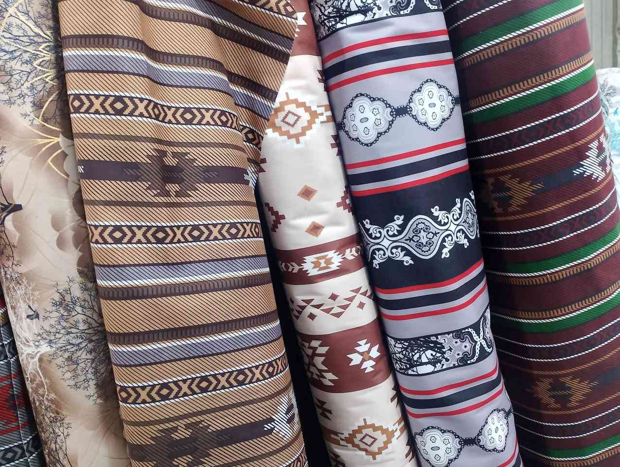 بنات هذا لون لاحمر متوفر بس هاي نقشه 
وغير لوان متوفره  
بس ذولي لالوان  متوفرات حاليا
لي تريد ثبت طلبه 
والقماش شامو ثقيل موالعادي 
إشارة الأصدقاء


**إذا كنت صاحب هذا الإعلان وتريد حذفه لأي سبب، رجاءا أرسل رسالة إلى الدعم الفني**