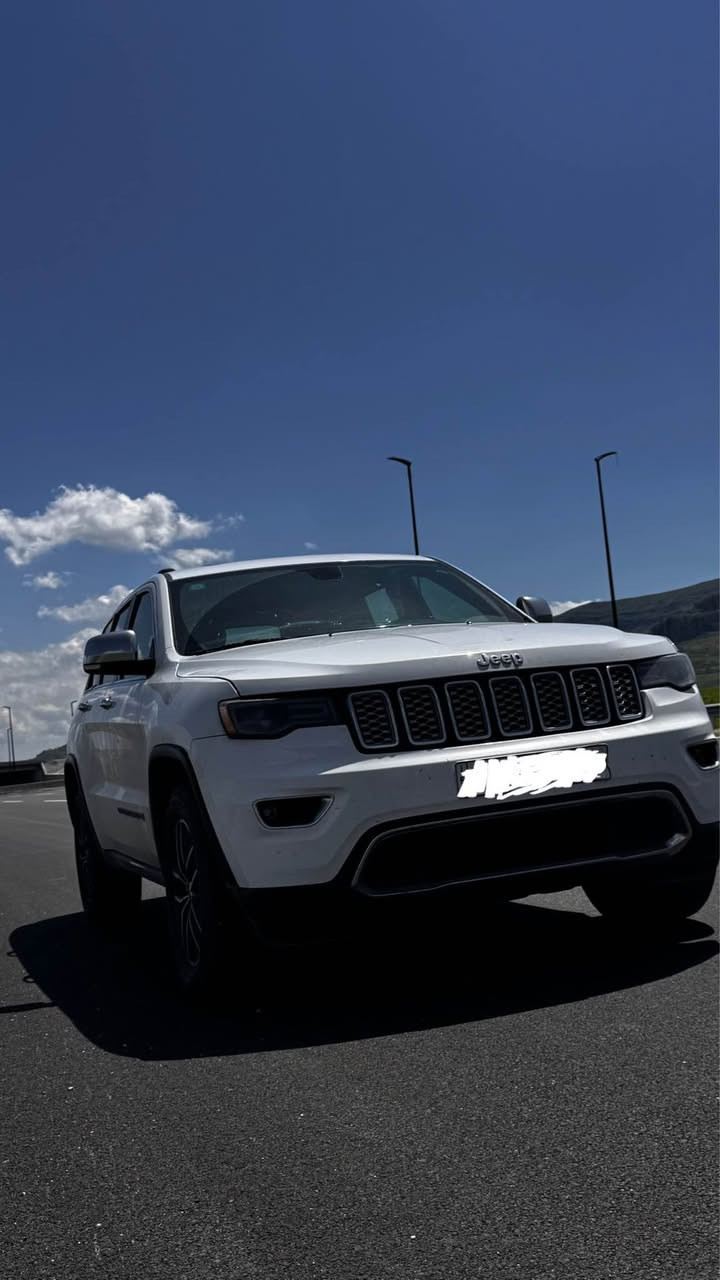 للبيع او مراوس شعندك نزل— Jeep Grand Cherokee Limited 2017
فول مواصفات / وارد أمريكي

▫️ سيارة نظيفة جداً ومرتبة استخدام شخصي
▫️ محرك جديد تبديل قبل شهر
▫️ الجير والشاصي بحالة ممتازة
▫️ داخلية وكالة مرتبة جداً
▫️ شاشة + كاميرا + حساسات
▫️ بصمة وتشغيل ريموت
▫️ مقاعد كهربائية مع تبريد وتسخين
▫️ فتحة سقف بانوراما
▫️ ولمتد فول

✅ الملاحظات:
فقط باب وجاملغ مفتوح
عداها السيارة بدون أي صبغ

📍 السيارة جاهزة لأي فحص بغداد, العراق


**إذا كنت صاحب هذا الإعلان وتريد حذفه لأي سبب، رجاءا أرسل رسالة إلى الدعم الفني**