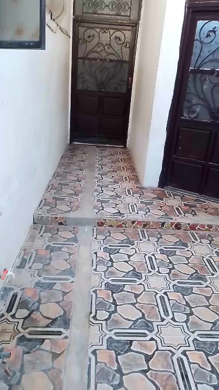 بيت 100متر مستقل واسطي قرب شقق الغاز غرفتين نوم واستقبال ومجمع صحيات ومطبخ للاستفسار ***********
