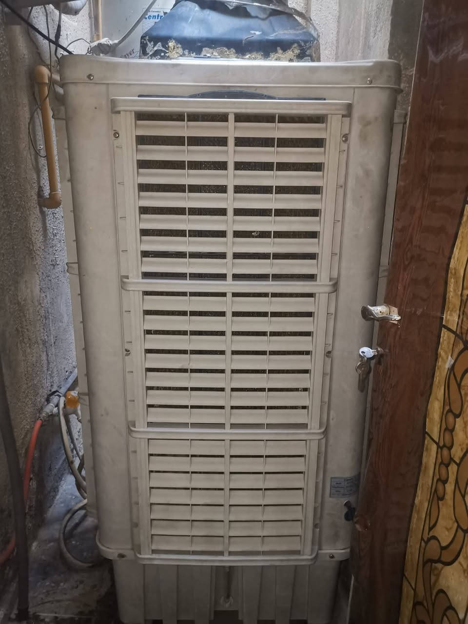 مبردة الحياة الاصلية  ام الدكت جديدة  الارتفاع 130 العرض 60 سرعتين مشتغلة موسم واحد حورته خليتله خرطوم .. ماخذه 450دولار و رايدهه 325 الف قفل  البلديات للاستفسار ***********
