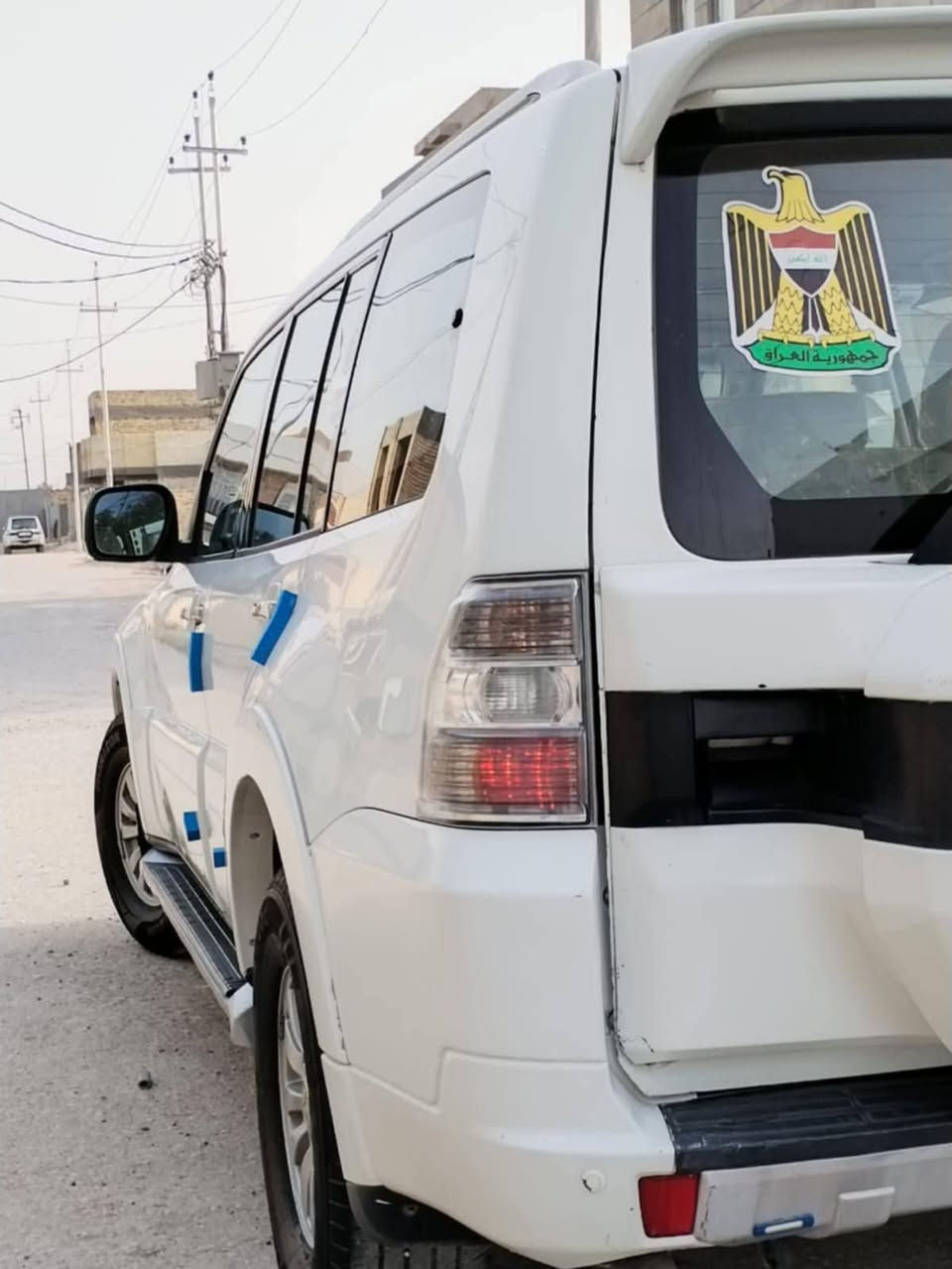 السلام عليكم باجيرو موديل 12 محرك 3500 محرك وكير مكفولات بيهه ثلاث قطع عكس السائق ضربه جاملغ وبابين صبغ سياره بسمي رقم نكليزي مشروع وطني تبريد ثلاث قطع ثلج سبعه راكب  فورويل 4×4 سياره جاهزه كل نقص ما بيهه سياره فول مواصفات عده الفتحه مكان واسط عزيزيه للاستفسار ***********
