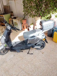 عندي ماطور شحن للبيع 6باتري كبار  تشغيل عن بعد مثبت سرعه بريكات دسك نش...