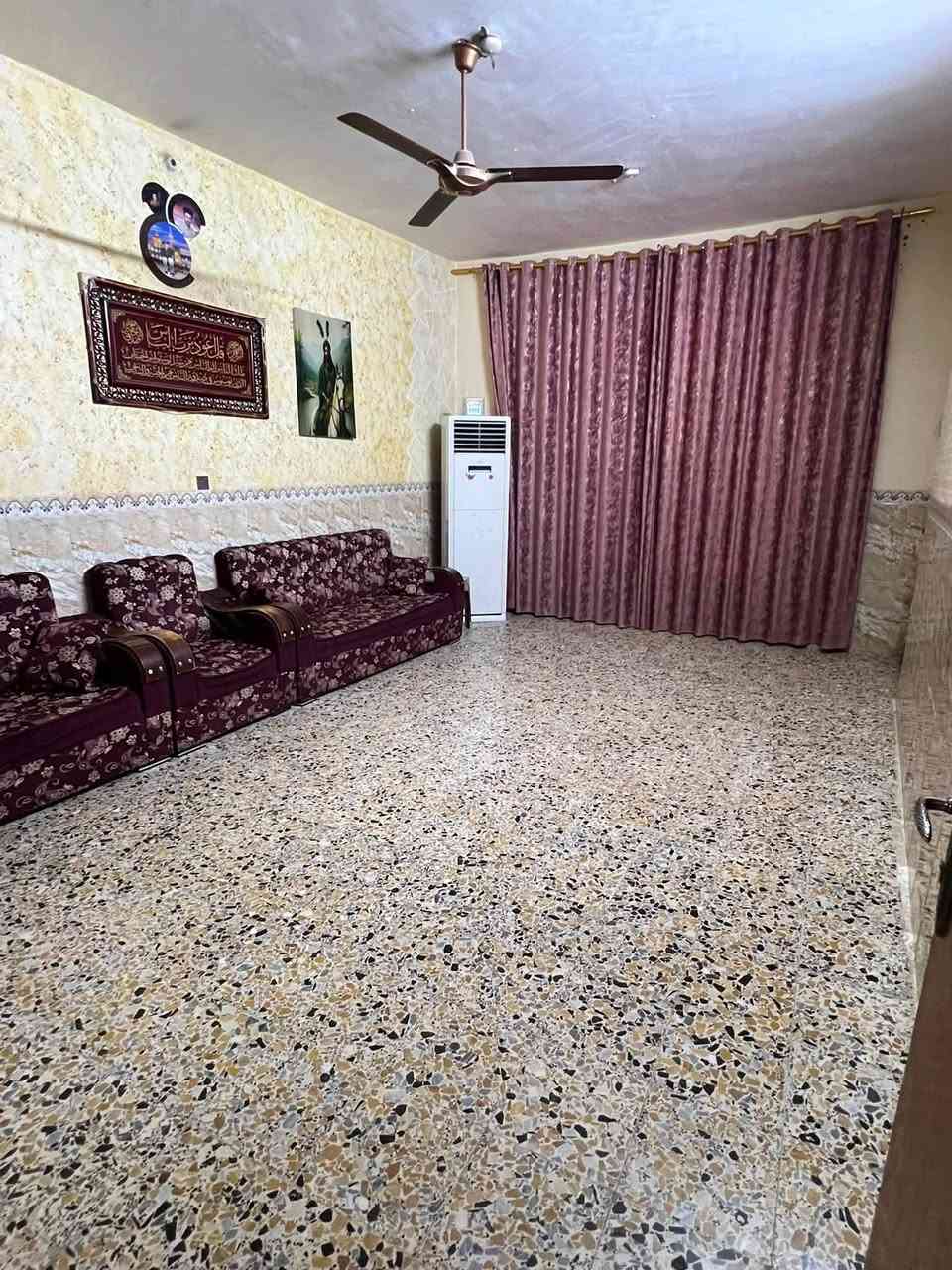 سلام عليكم بيت مساحه ٢٠٠ متر طابقين مكان حي الحكيم قرب مجسر الحاولي رقم ***********
