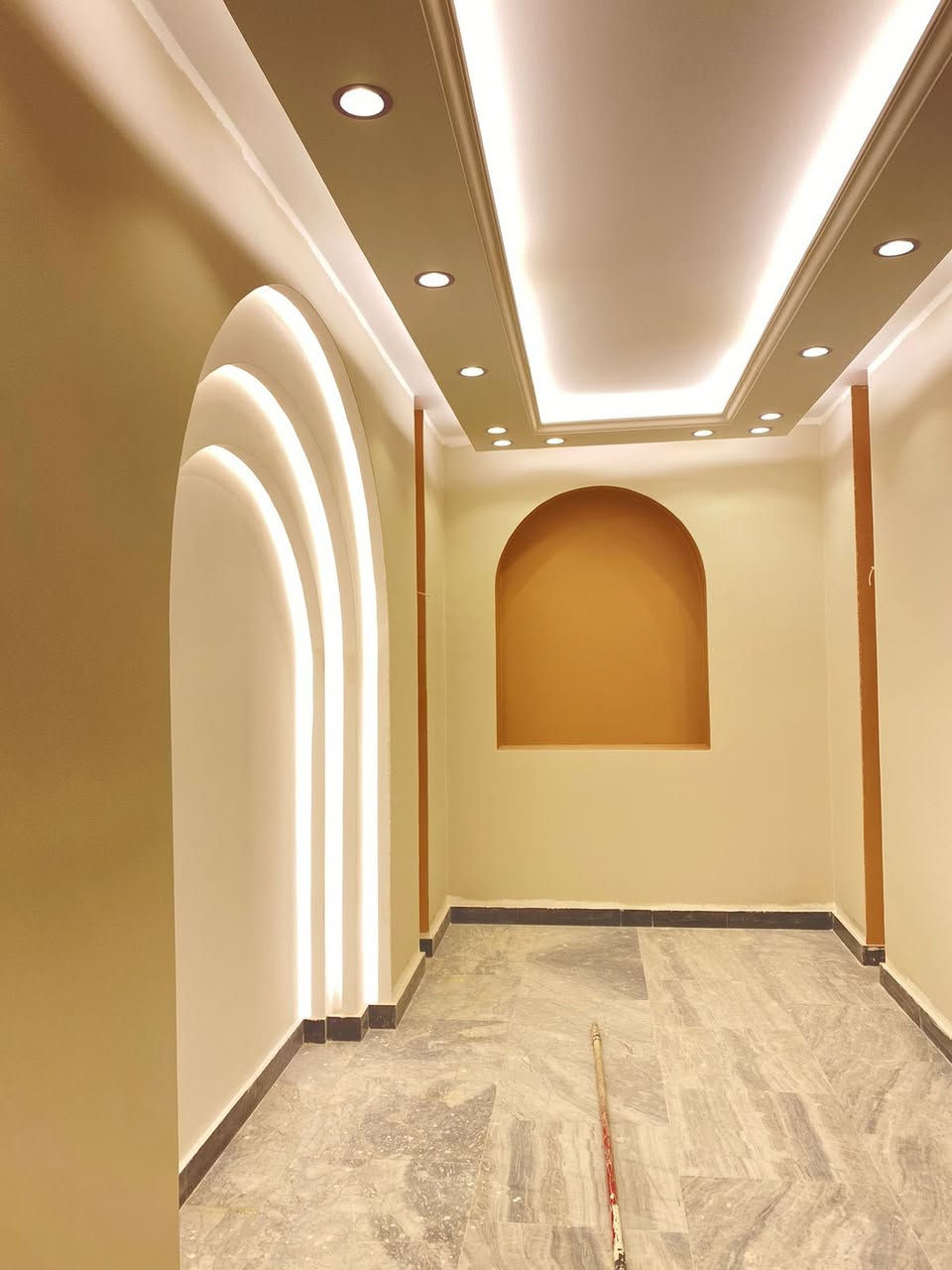 السلام عليكم
صباغ متفرغ للعمل صبغ كافه الاصباغ 
وكافه الديكورات 
جبسن بورد 
بديل رخام 
بديل خشب 
بديل حجر
واسعارنا مناسبه جدا 
متوفر وتساب
للاتصال***********
