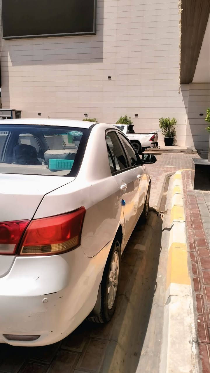 سيارة BYD 2016 رقم انكليزي مثنى سنوية جديدة لل 2030 مداور ثاني يوم . 
مكينة وكير بلادي شرط الفحص لاتنقيص ولاتبخير . 
بصمة وفتحة سقف فول مواصفات.  
سيارة جاهزة من كلشي حدادية تبريد ثلج. 
سيارة جديدة بعده بكتلوك الشركة ماشية 100 الف. 
سعر 68 $ وبيه مجال 
مكان السيارة / السماوة رقم الاتصال او وتساب  . 
‏‪0786 644 4593‬‏
