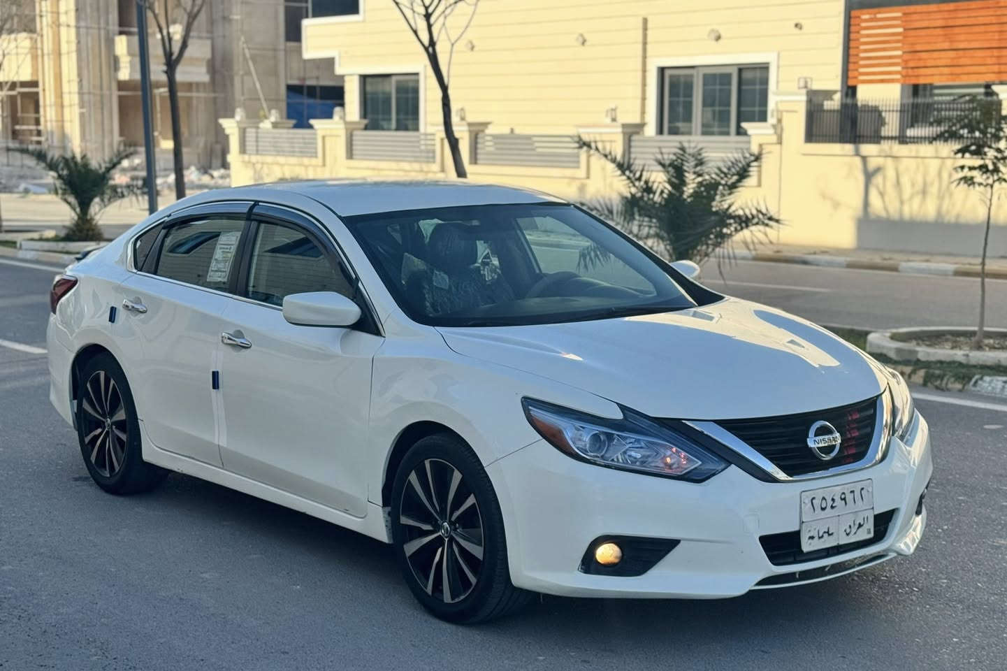 السلام عليكم اخوان
نيسان التيما
موديل 2017
#السعر117ورقه
#للاستفسار*********** 
 وصورة سونار مرفق
ويا صورة السياره
بجم كبس
كير ومحرك ابشرط جديد
حجم محرك اربعه سلندر2400
مواصفاته 
شاشه 
كامره 
تحكم استيرن
تثبيت سرعه 
كوشنات كهرباء
كير اوتو + طرح
تبريد تدفئه ابشرط  
حداديه ابشرط تخم تايرات جديد
رقم سليمانيه
سياره بسمي 
شرط تحويل او غرامه
مكان سياره ديالى خانقين
