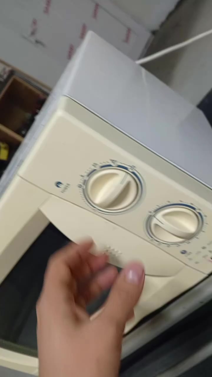 للبيع سماور جديد غير مستعمل سعر 25 الف عنوان سيميل يوجد توصيل


**إذا كنت صاحب هذا الإعلان وتريد حذفه لأي سبب، رجاءا أرسل رسالة إلى الدعم الفني**