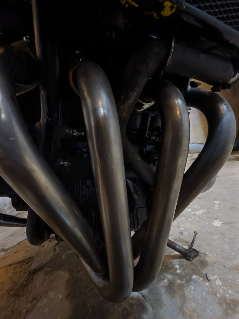 طحة cb400cc موديل جيل اول الدراجه نضافتها كدامك بالصوره والحقيقه بعد احلى الاول والثاني والثالث بطناش على شرط اوراق كامله ومدفوع الكمرك مالتها يعني تقدم معاملة ترقيم كبل مكان الدراجه بابل الحلة 
السعر 15 ورقه ***********
