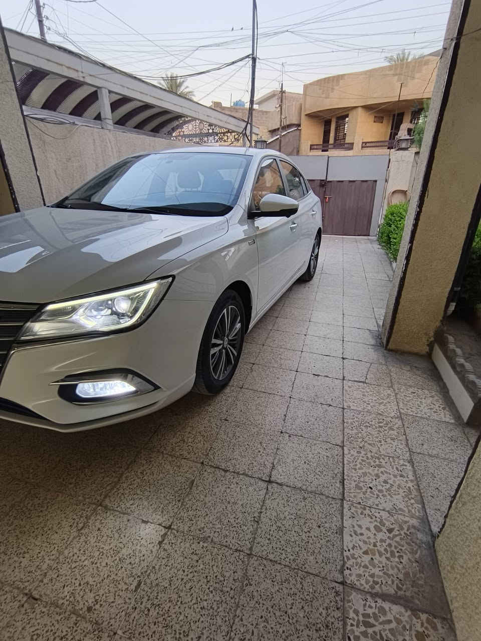 MG5 موديل ٢٤ فول مواصفات سلايت مع أربع كامرات ٣٦٠ داخل جلد بيج وكراسي الإمام ثينهم كهرباء وتدفئة بالكراسي الاماميه وشاشه حجم كبير وتدعم نظام الكار بلي السياره أبواب الامام بصمه السياره جديده وبحاله الوكالة وداخله الضمان بعدها واراق السيرفس كلها موجودة لمعرفه السعر الاتصال *********** السياره مكفولة كفاله عامه من كلشي السياره ماشيه ٦٠ ألف حاليا

