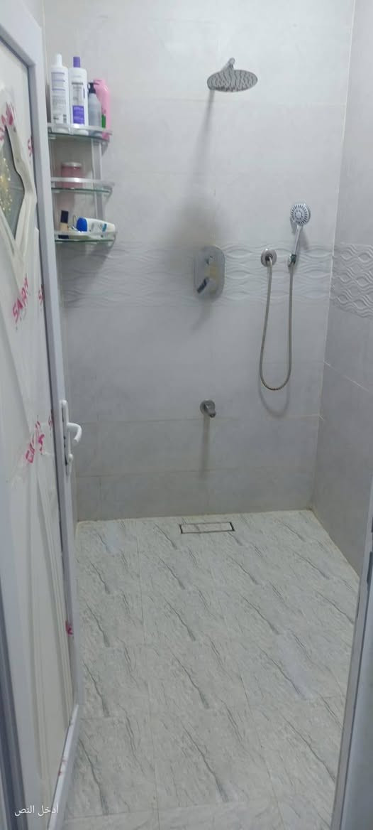 أسعد الله اوقاتكم بكل خير 💢 
احبتي متوفر دار سكان البيت السماحه 100متر 
وجهه 10ونزال 10
البيت جديد 
موقع البيت البصرة أبو الخصيب شارع ابو كوصره غريب علا الشارع موقع حلو مرتب 
البيت يحتوي علا
غرفه
وصاله
وديوان
ومطبخ
وصحيات داخليه وخارجيه ⚪ 
نوع العقار طابو زراعي عراقي سند 25 ⚫ 
سعر البيت 50اوبي مجال بسيط
باقي الستفسار وعلا رقم 
***********
***********
