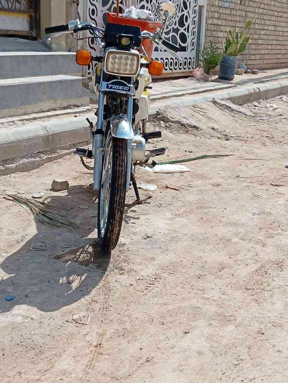 اربعه كير مديل 2021
محرك مكفول ما مفتوح ونضيف 
تايرات جدد 
زنجيل جديد ضفيره جديده 
كهربائيات كله شغاله 
دراجه حلوه ونضيفه وما عايزه شي 
شاصي مديل 2014
دراجه اوراق اصولي 
سعر 750بيه مجال للشراي 
واتساب 
***********
