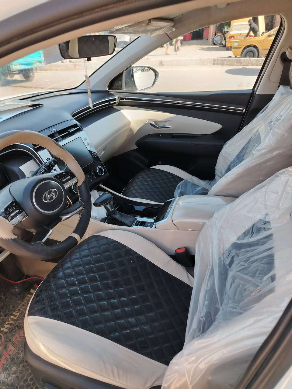 سلام عليكم توسان 2024
بصمة
كامره 
تحكم ستيرن 
مرايه شفط 
تخم تاير 
وضعيات قياده 3
شاشات 2
قطعتين تبريد 
هند بريك كهرباي 
رقم بغداد 
حادث سياره جنطه بس 
مكان سياره بغداد مدينة الصدر قطاع 79
رقم الهاتف ***********
السعر 190
