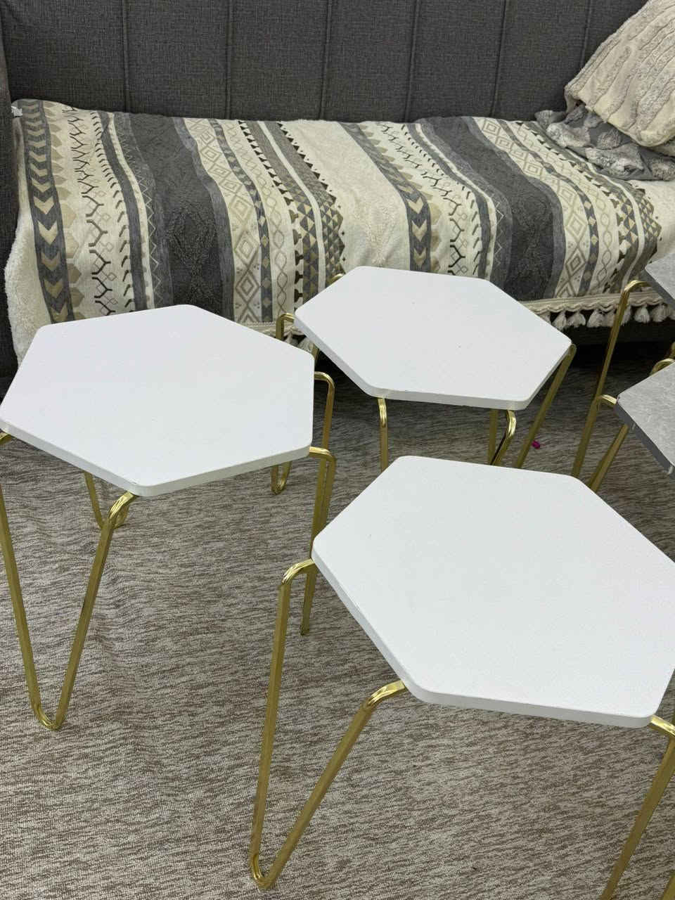 مبرده كنفيره نظيفه  حجم وسط شغاله وجاهزه وعلى الفحص السعر 150.
شاشه بلازمه حجم 65 فول مواصفات فوركي فول سمارت سلم  . دبل ريمون. ريمونت ماوس جديد ماسمتعمل بلكروتون 
 السعر 380  وبيه مجال 
ميز دراسه ويصير مكتبي خشب صاج نظيفوجاهز السعر 70
سيت طبلات جديد بلكروتون وبي هواي الوان سعر السيت 25 المكان نجف حي العسكري كبل شارع السبسيس قرب السوق المحضر للستفسار *********** واتساب
