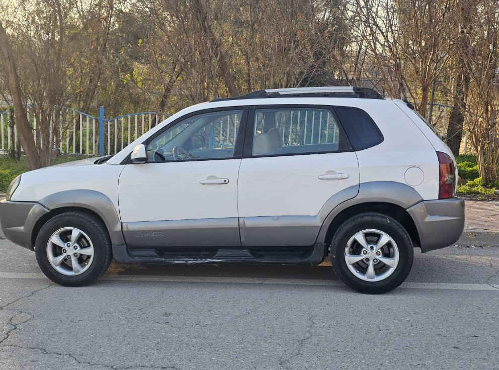 هوندای توکسۆن  فول فول مواسەفات مودیل 2006   رەقەم جنوب بەشەرتی ئەوەلیاتو حاسیبەو کیشەی نەبیت بوهەمو ئیراق بویاخو دەعمو لیدراوی نەبیت  گیرو مەکینەوتەبریدو تەقەوڕەقەو 4 تایەی لوکی لەژیرایە دیناری مەسرەفی تیانیە دەعامی بۆدەعامی بەشرت ژم***********      ***********    شوین دەربەنیخان دار بنديهكان, السليمانية
