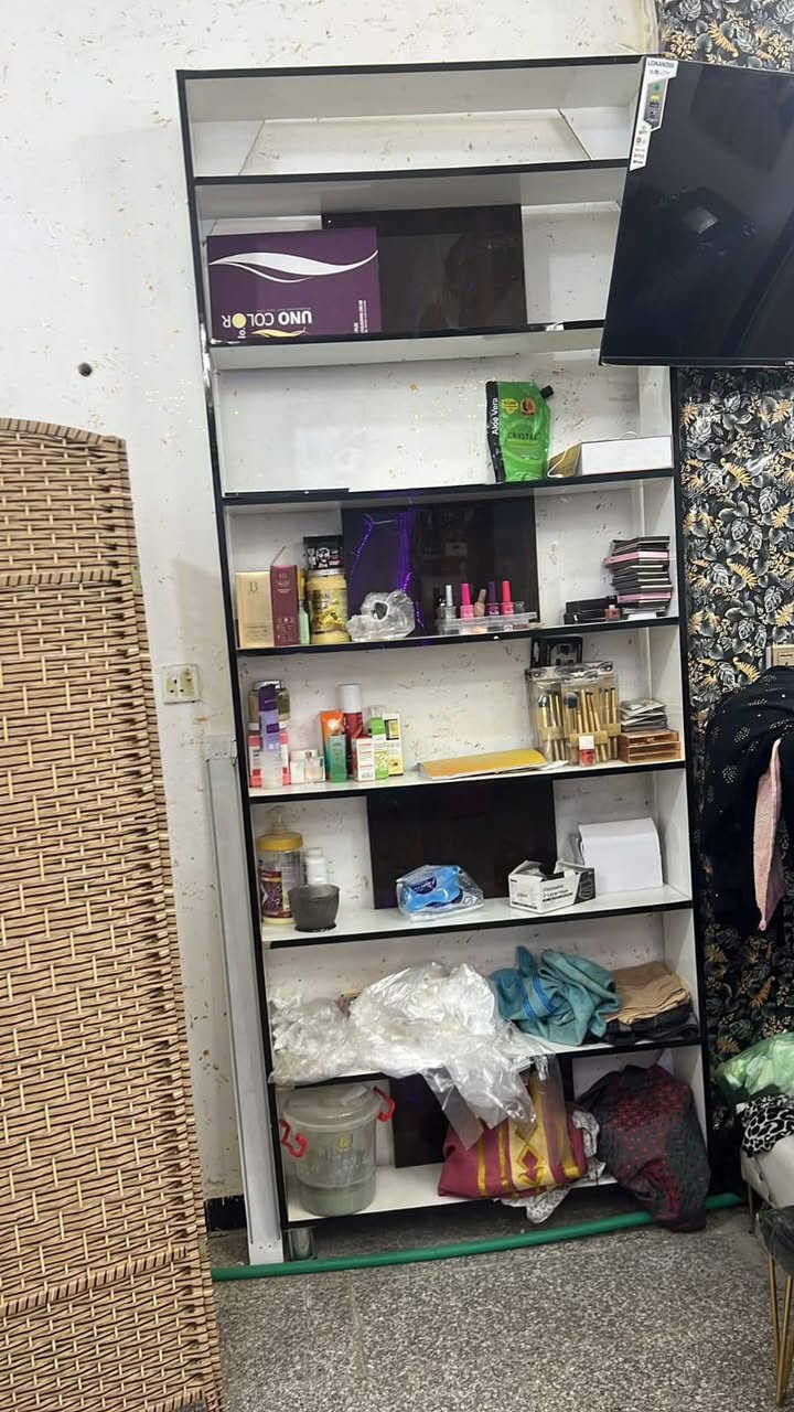 غراض حلاقه للبيع بسعر مناسب جدا
موضحات بل صور الاستفسار خاص كلشي موجود ماعدا الكراسي مال حلاقه رقمي ***********
