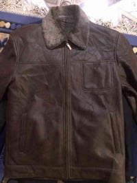 قمصلة جلد نضيفة تلبس قياس m مدل طول ١٧٠  واتساب 07733451725