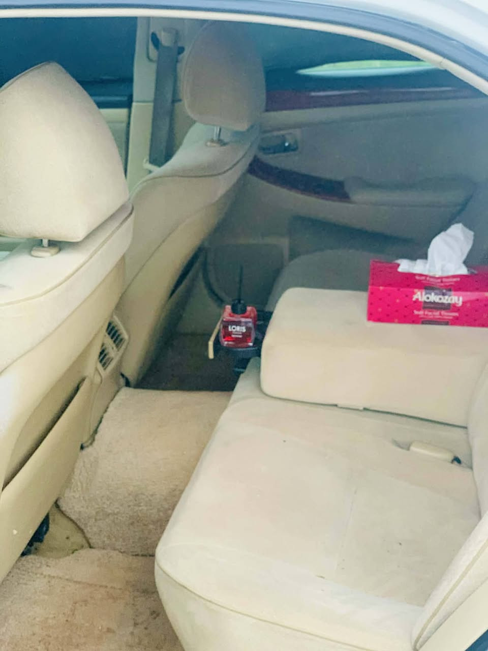 سەرەتا بەناوی خودا
شاهانه موسس 2005
 بئ بوياخ 
گێڕو مه کینه بچوک 180بێ دوگه ڵ
به س شوێن موس بۆیاخه
سه قفو هه یکه لی نوکه ده رزی شوختی نیه
بێ ده عم لیداروی
ناو زه رد
دوو دوگمه
داشبوڵی ڕه قه م یه که
بێ ته قه و ڕه قه
جامی پێشه وه و دوای هه ڵگیراوه
 برێکی به ستراوه 
یه ک گڵۆپ شاشه ی هه ڵنه بوه
کامل عه شیای سنوق 
کاره بای و لایتو به گ لایت مه زبوت
 سه یاره که به شه رتی هه مو شتێک
گه ڤه ر گۆڕاو به شه رت ڕه قه م 
شه نسی به شه رت

تێبنی شاشەو بەسمەنییە

شوێن سەیسادق 
سعری سەیارەکە ٥٨گه ڵاو مه جالێک که م 
***********
