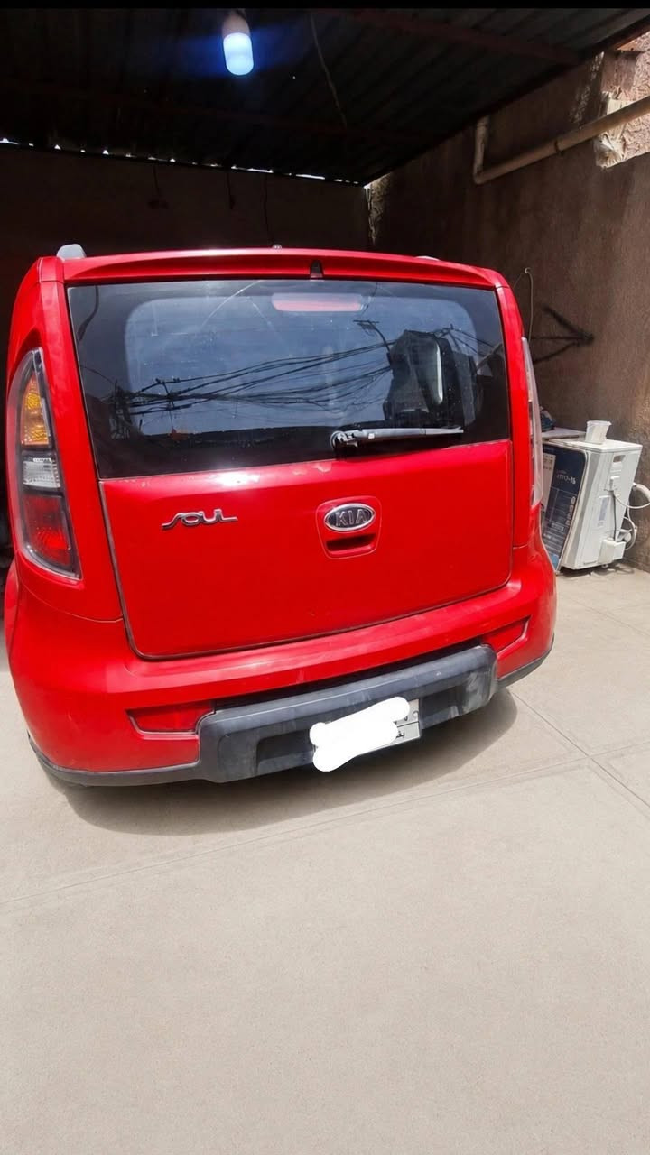 كيا صول
خليجي محرك 1600
ماشية 145 الف كيلو 
صار بيها حادث بسيط هلال جاملغ خلفي 
السيارة جاهزة ونظيفة محرك كير شاصي لغد مكفول
رقمها بغداد 
تبريد جديد  .بطاريه جديده.داينمو جديد .ادامه كامله ..سلف ومشط ستيرن جديد ..راديتر جديد 
باختصار نضيفه 
تتفضلون وتشوفوها 
العنوان بغداد /سيديه 
السعر 95
وبيها مجال
للاستفسار. .. ***********

