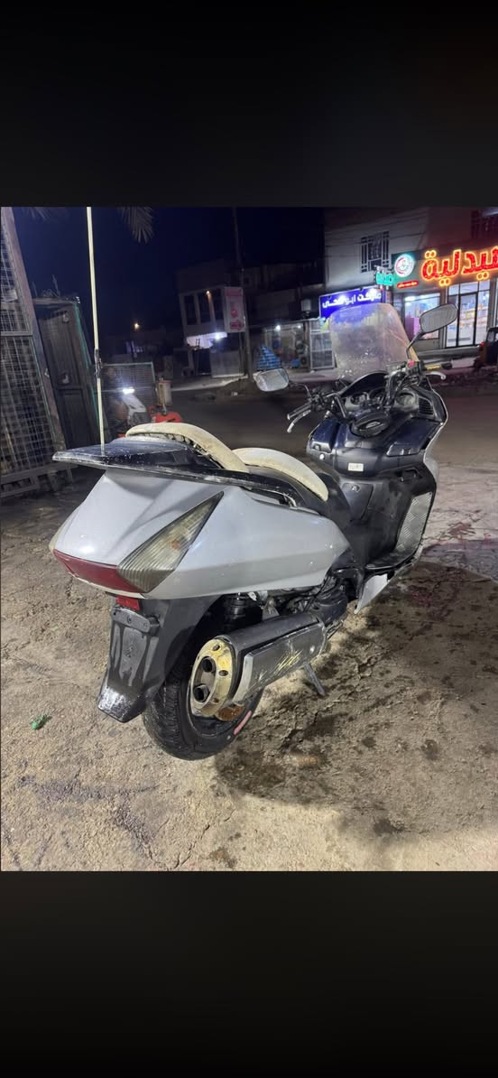 سلام عليكم شباب دراجه سلفر ونج 600 اوفر مود شغال  دراجه شلعه ومعدل. كفراته نضافتهن 70/100 مكينه ناعمه بلاديه   مكاني بغداد العبيدي حي الرئاسه سعره مليون وبيه مجال رقمي ***********
