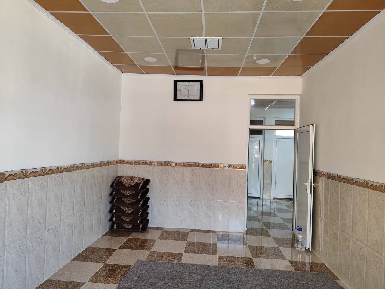 سلام علیکم

#خانووی_مۆدێرن بۆ فرۆشتن ⛪💒
ناونیشان 📍کەلار _ ناحیەی ڕزگاری ( سممود )

◼️گەڕەکی ئاوباریک  🛣️🏞️
◼️ یەکەم کوڵان پشت جوسایدی ئاوباریک،🏛️💒
◼️ ڕووبەری 7نیوو بە 20 = 150 مەترە 📏📐
◼️ کۆڵانی پان و فراوانە و ڕووی لە سلیمانی
◼️ شوێنێکی زۆۆر خۆش و دڵگیری هەیە  
◼️تاپویە بەمەرجی تحویل ✅

مواسەفاتەکانی ئەم خانووە پێکهاتوون لە ⬇️
(کامل ژوورەکانی د کت سەقف سانەویە✅ کامل ژوورەکانی کاشییە ✅تایبەت دروستکراوە ✅)
 
🔴 ژوورەکانی ئەم خانووانە پێکهاتووە لە ⬇️

🔶 میوان 🪑🚪
🔶 مطبخ 
🔶 مساعد مطبخ 🍽️🫖
🔶 هۆڵێک 🖼️
🔶 دووژووری نوستن 🛋️🛏️
🔶 ڕۆشنایی 🪟
🔶 مشتەمەلات 🛁🚿

بۆ زانینی نرخ 💵پەیوەندی بکەن بەم ژمارانەوە 📲📞📳

***********
***********
