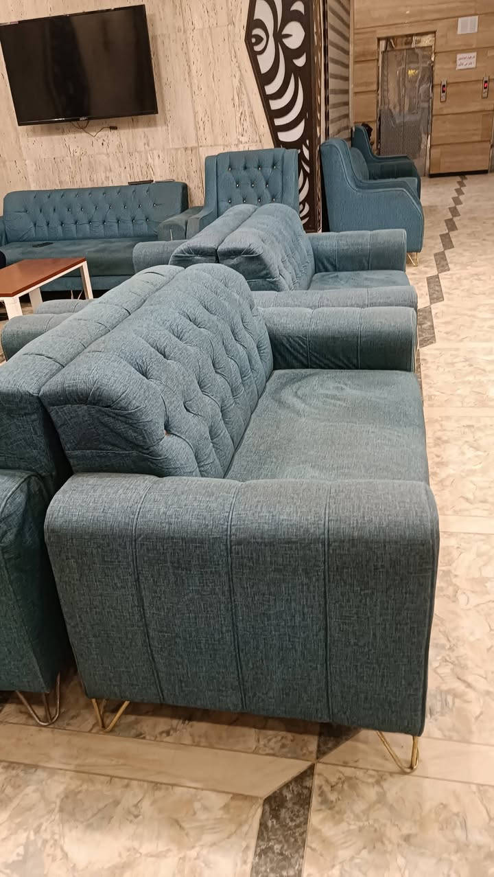 42مقعد قنفات للبيع
للتواصل***********
