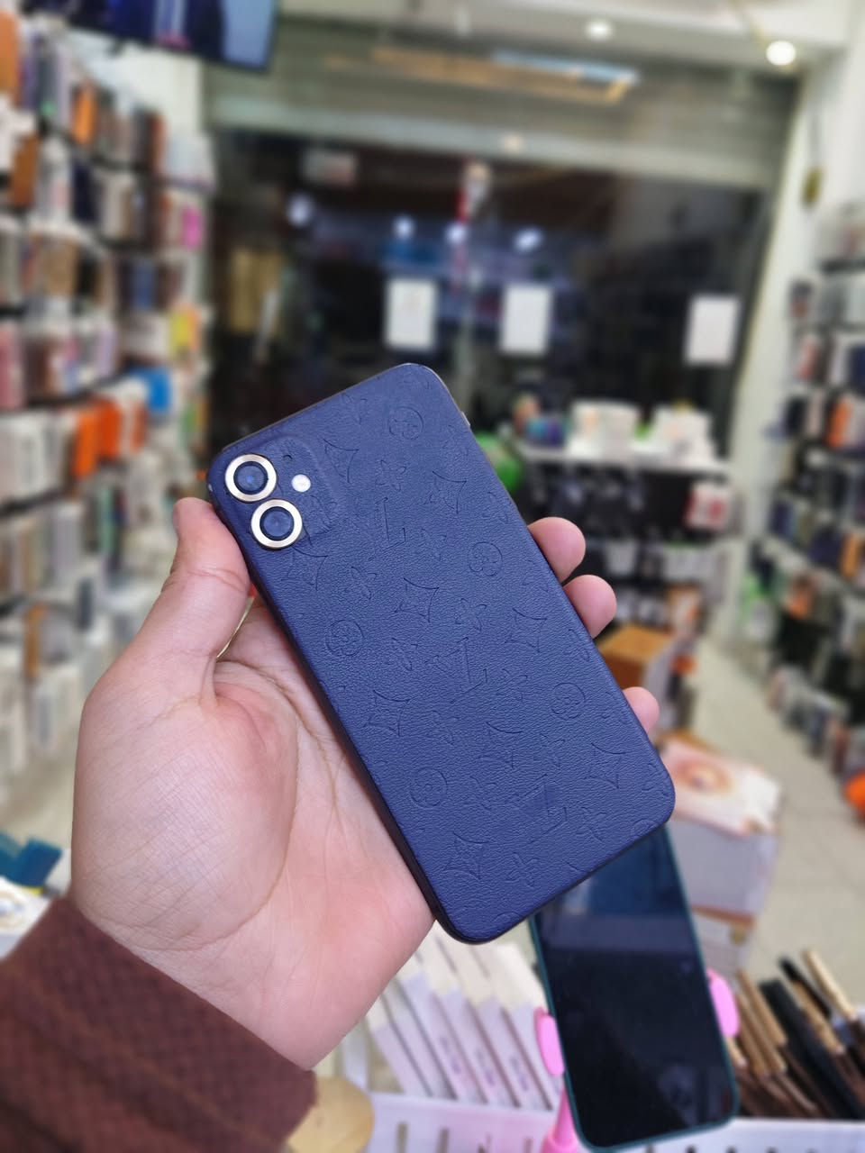 11 عادي
ذاكرة 128✅
بطارية 77% ✅
يدعم شريحة الكترونية ✅

مستبدل شاشة 🟡
فيس ايدي متوقف بالتحديث 🟡
ضهر مفطور وخالين غلاف لون الجهاز اسود 🟡
سعرة 165 قفل متوفر توصيل


**إذا كنت صاحب هذا الإعلان وتريد حذفه لأي سبب، رجاءا أرسل رسالة إلى الدعم الفني**