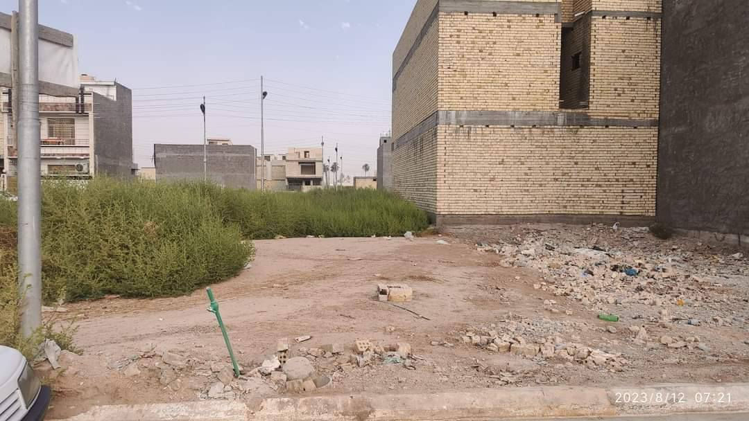 قطعة أرض للبيع 
مساحة (١٠٠) متر طابو سند ٢٥ 
الواجهة ٦ ونص
النزال  ١٣ ونص
القطعة مدفونة ومسحوب الماي 
وتكرمون مربوط المجاري الرئيسية
الجزيرة حي الحسين منطقة كاملة الخدمات
للاستفسار الاتصال ***********
اخواني اني مكلف بالنشر
