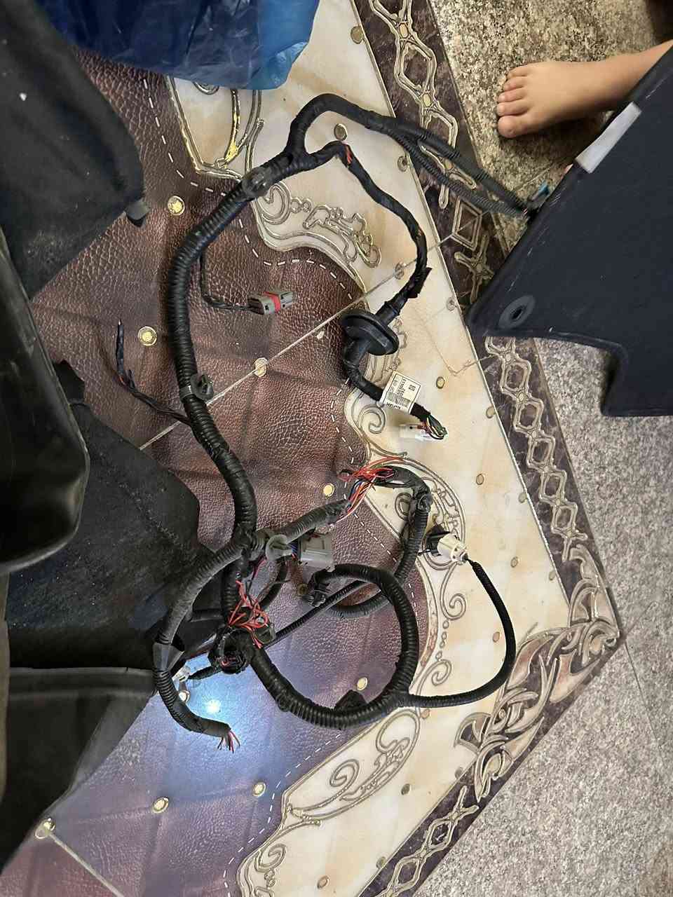 السلام عليكم غراض سونتا ٢٠٢٤ شيالات مال قبق جنطه واحد بجيس وكاله وثاني مستعمل وبراكيتات حديد خلفي وكامره كوريه اصليه كامله وضفيره حساسات
***********
