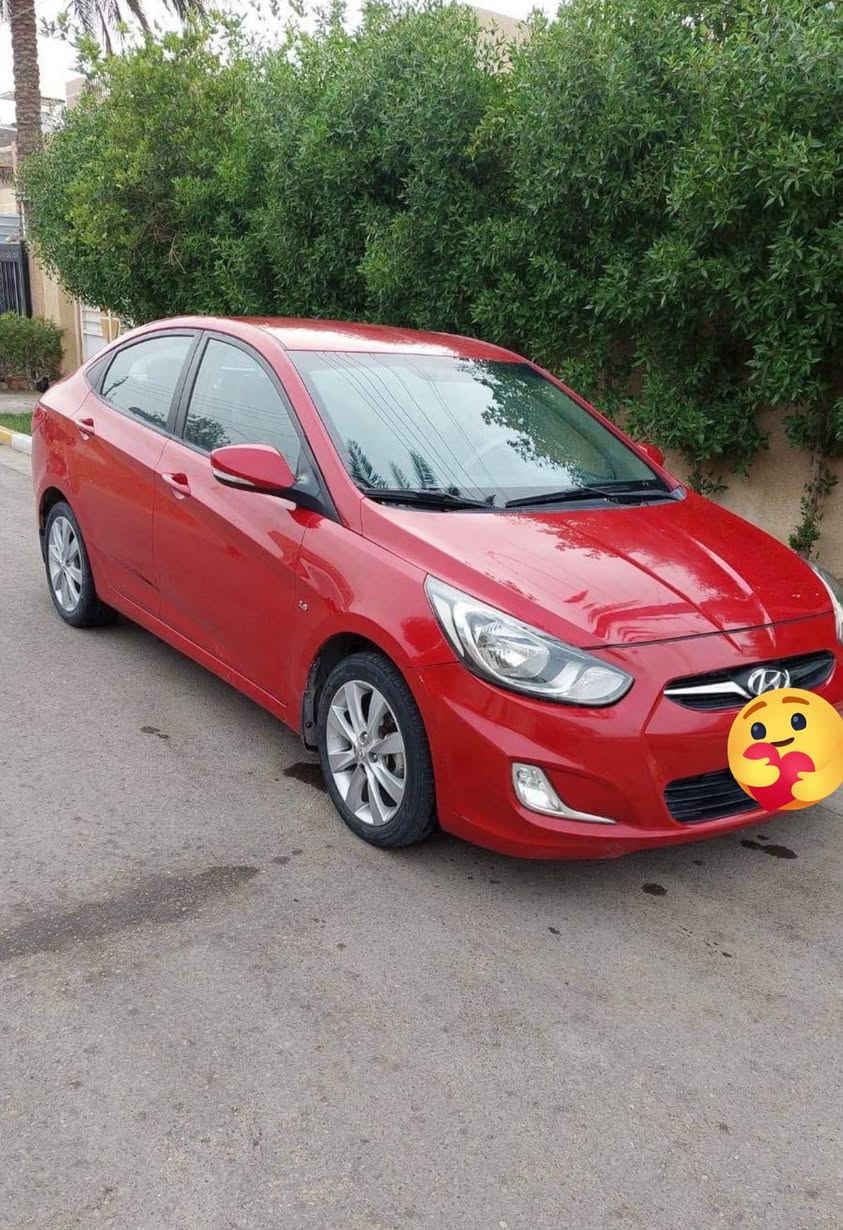 السلام عليكم 
اكسنت خليجي موديل 13 رقمها بغداد مشروع وطني 
مكفولة من الضربة والحادث سونرها موجود بيها صبغ بالدوسات والدعاميات وشخوط بسيطة ماشية 167 مواصفات الاكسنت العادية بدون فتحة مكانها بغداد 
96 وبيها مجال بسيط 
للاستفسار ***********
