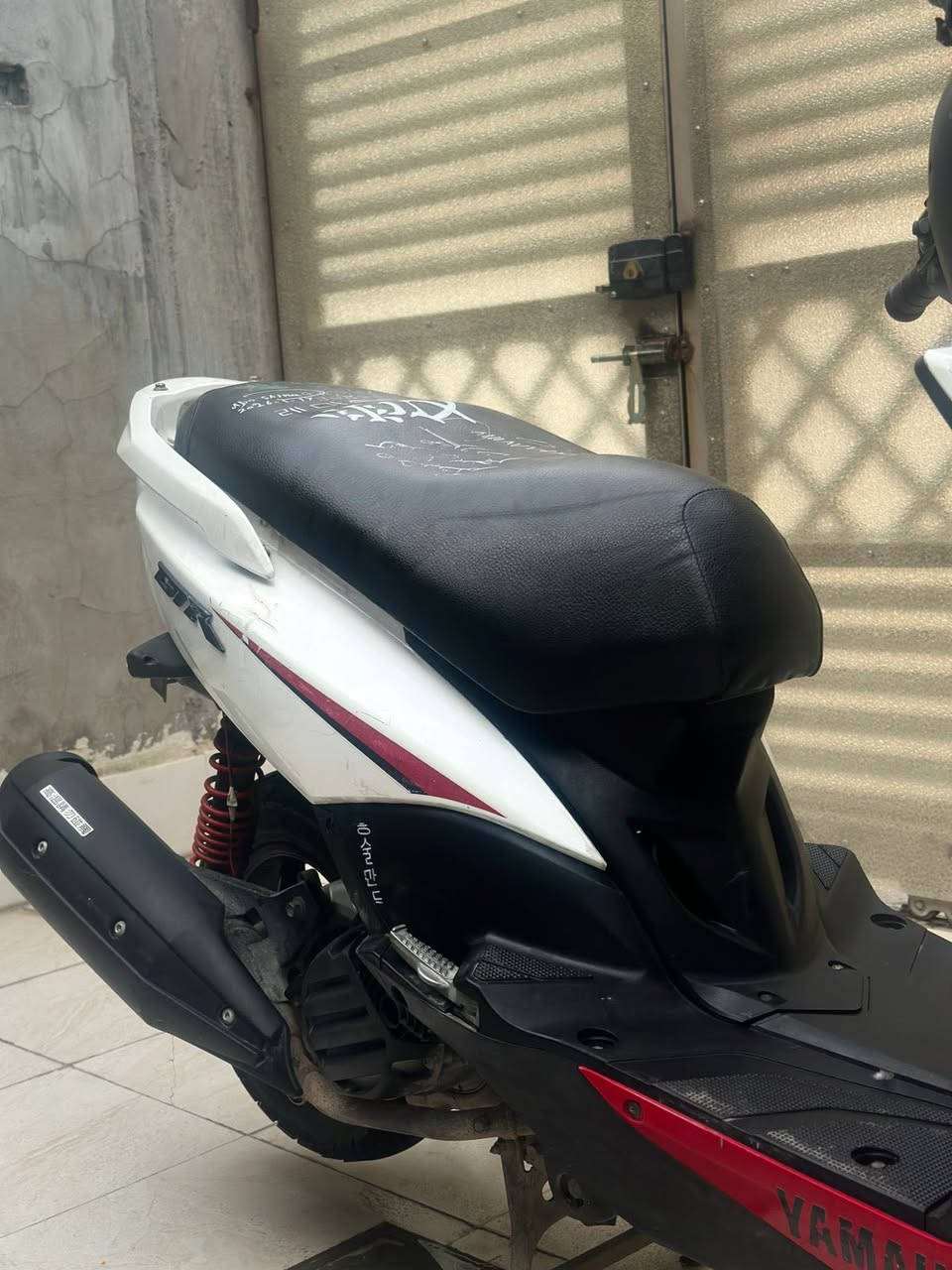 دراجه مال رمبه صارلهه ٣ اشهر لون ابيض ام الشرايط ختم واحد
دراجه ناعمه شلعه ومعدل خير من الله
نقص واحد مابيهه تاخذهه متصرف عليهه ربع دينار
نگره سلف بكل وقت
كهربائيات اشاير هورن كله شغال
عداد سرعه وگيج بنزين كله شغال
ماشيه 23 الف جديده

العنوان - العبيدي شارع الجامع
الرقم - ***********
للاستفسار الاتصال عل رقم
