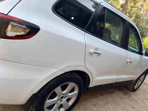 سلام عليكم سنتافي{ ادوات ادوات }  متومة طبق الاصل سنويه ولوحات وهزه انكليزي السياره بدون كصه محرك المرغوب 6سلندر 2700 فور ويل فول مواصفات فتحه اشاير بل مري سايد بريك رجل  السياره جديده ونضيفه تبريد شغال مستعجل على البيع السعر 56 وبيهه مجال بسيط للاستفسار ***********
