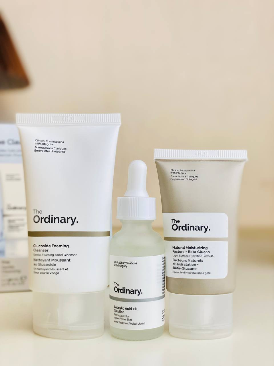 The Clear Set.The Ordinary
مجموعة ذا كلير سيت من اوردنري للعناية بالبشرة 🧴📦
تتضمّن المجموعة :
● غسول جلوكوسايد الرغوي 50 مل
● سيروم حمض الساليسيليك 2٪ 30 مل
● مرطب+ بيتا جلوكان 50 مل
✨. غسول جلوكوسايد الرغوي الذي يُشبه الجـِل ويساعد بشكل فعال على إزالة الأوساخ والشوائب الناتجة عن العوامل البيئية. يُراعي غسول جلوكوسايد الرغوي البشرة الرقيقة، حتى بشرة الأطفال الرُضّع.
✨ سيروم الساليسيليك 2٪ - وهو عبارة عن سيروم مائي يحتوي على تركيز مثالي من حمض الساليسيليك الذي يستهدف القوام غير المتناسق ويزيل خلايا الجلد الميتة التي يمكن أن تسد المسام. 
✨. "بيتا جلوكان" هي مُرطب جل خفيف الوزن يُوفر ترطيبًا طوال اليوم بعد استخدامٍ واحد. إنه يتكون من عوامل ترطيب طبيعية والبيتا جلوكان والسيراميد ويعمل على تقوية حاجز البشرة. "

المنشأ / أمريكـا 🇺🇲 

السعر


**إذا كنت صاحب هذا الإعلان وتريد حذفه لأي سبب، رجاءا أرسل رسالة إلى الدعم الفني**