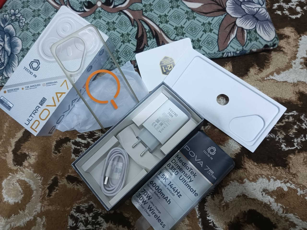 السلام عليكم
تيكنو بوڤا 7 الترا Tecno pova 7 ultra
المعالج: Dimensity 8350 (أداء قوي جداً للألعاب 5G).
الشاشة: AMOLED ممتازة بتردد 144Hz (سلسة جداً).
البطارية: ضخمة 6000 ملي أمبير.
الشحن: سريع 70 واط (سلكي) + 30 واط (لاسلكي).
الذاكرة: 256 جيجا تخزين + 12 جيجا رام.
الكاميرا: خلفية أساسية 108 ميجابكسل.
الميزة الأبرز:  بظهر مضيء (LED) ومقاوم للماء (IP64).
السعر 360 وبي مجال 
*********** واتساب 
*********** واتساب
