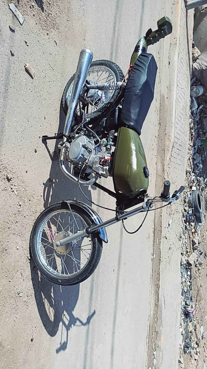 السلام عليكم دراجة للبيع شاصي ارشة 17 مكينة 19 اوراق سكنر الشاصي اصلي مو ترميز  الدراجة حلوة ومناسبة 425 وبيهة مجال للشراي ***********
