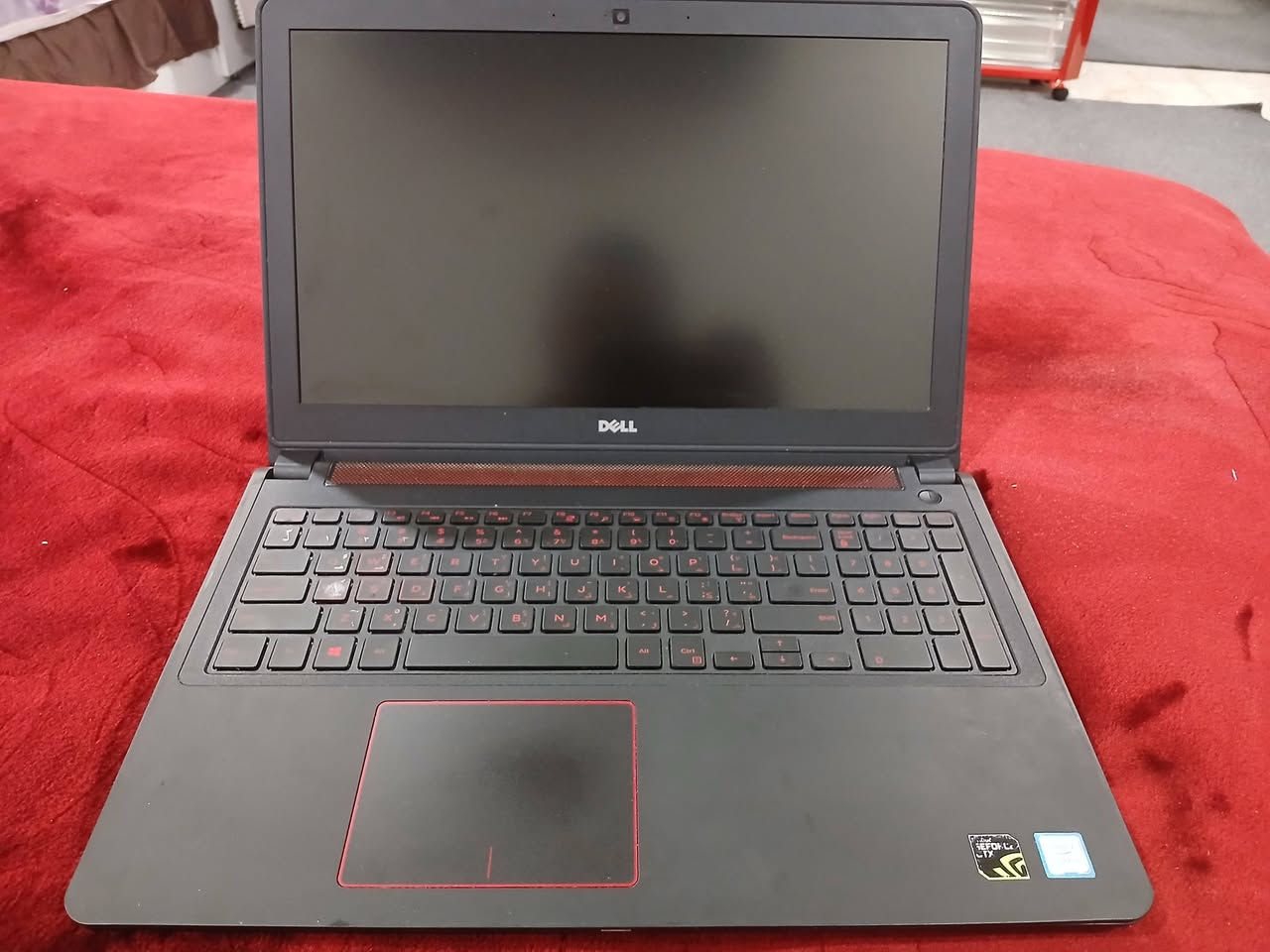 السلام عليكم
لابتوب كيمنك 5577 dell للبيع السعر ٤٧٥ مكان بغداد القاهره 
***********
الموصفات 
حجم الشاشه ١٦ انج full hd 
Ram 16 g
Hard m.2 128 +750 hhd
Cup i5 7300hq
Vga 4g GTX 1050
