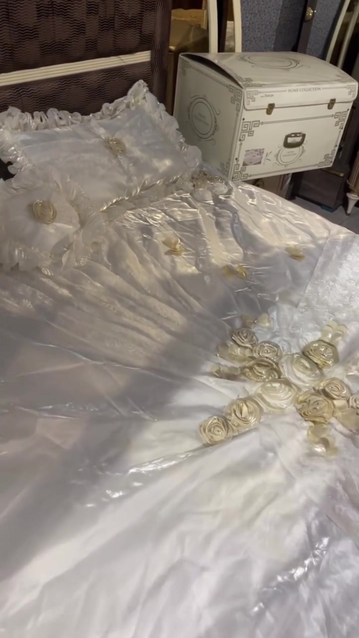 فرشه عرس عرض خاص ٥٥ الف وياها الجنطه مالتها وبيها مجال غير مستخدمه  
العنوان الديوانيه التقيه الثالثه ماعندي توصيل 
و الورديه بـ ٣٠ الف وبيها مجال غير مستخدمه ايضاً


**إذا كنت صاحب هذا الإعلان وتريد حذفه لأي سبب، رجاءا أرسل رسالة إلى الدعم الفني**