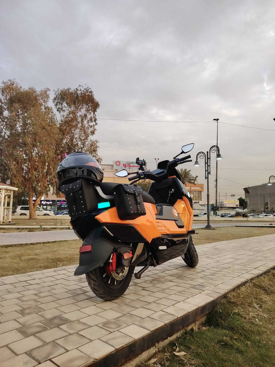 دراجة سيزر ليو للبيع
المواصفات
بطارية ليثيوم 50 امبير فوسفات الحديد
سرعه تصل الى 100
تقطع مسافه بلشحنه الواحدة تصل الى 120 كيلو متر
شكل مميز ولون مميز
تحتوي على بصمة وكرت وسويج 
نظام abs
نظام حماية قفل
نظام تثبيت سرعة
نظام 3 سرع
نظام p
نظام الرجوع الى الخلف
نظام قراءة الاعطال
تحكمات ضوئية
دبل اشارة يمين يسار
لايت زنون عالي
اضاءة ملونة خلفي وامامية
بريكات دسك
وصل الشراء موجود 
العنوان بغداد القاهرة
للاستفسار ***********
رجاءآ الميعرف سعره لايتصل
