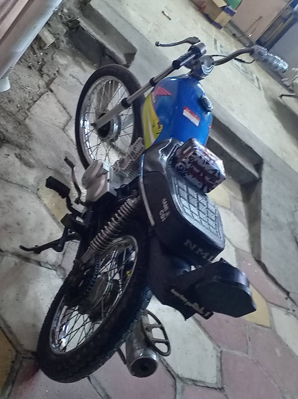 السلام عليكم شباب للبيع ابلادية نامة شلامجة بس المكينة موالهة ولباقي كلة بلاد 2021 بطلة مودراجة تجي وتشوف قفلهة بدون مداهر 575
***********
