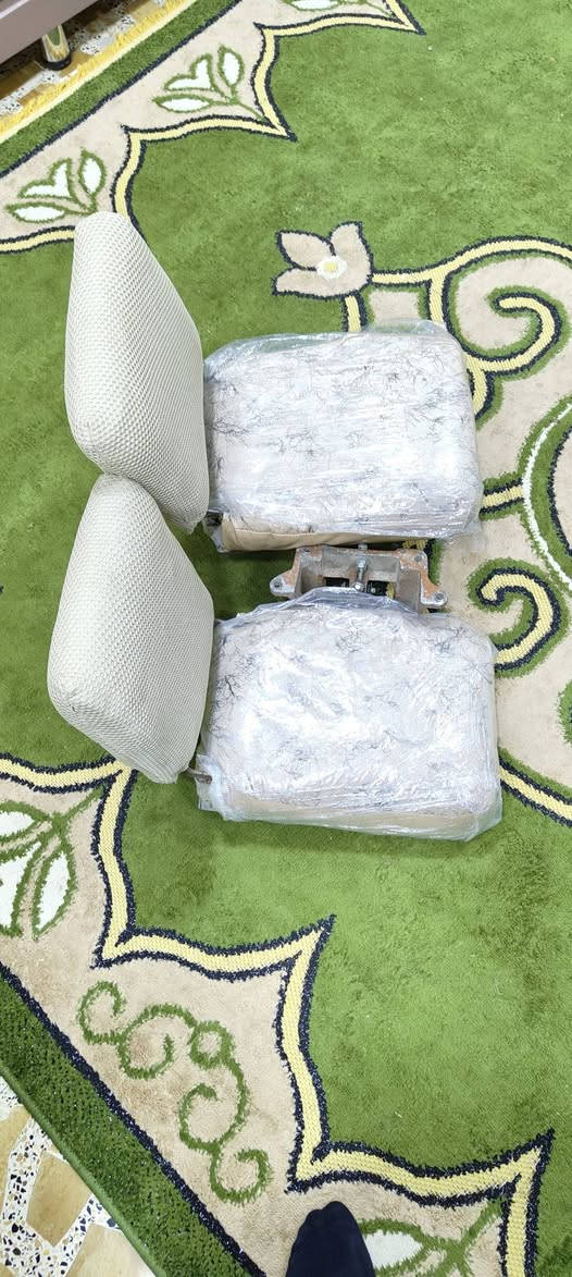 سلام عليكم قلابات للبيع يرهم جنبي هايسه هايكر كل يرهم جيب وشد جدد هن وقواعد مكاني  السعر 160
***********
