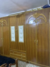 غرفة • خشب ثقيل • أثاث