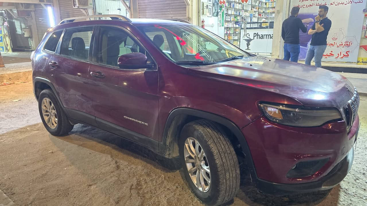 جيب شيروكي بزون موديل ١٩
محرك ٦ سلندر ٣٢٠٠
لون مميز والدواخل حلوه 
بأسم الشركه منتهيه السنويه 
ضربتها بجم فقط صبغ البنيد وشبر من الجاملغات
ضربه خفيفه 
مواصفات عاديه 
رايدها ١٥٢$وبيها مجال 
الاستفسار الاتصال على ***********
