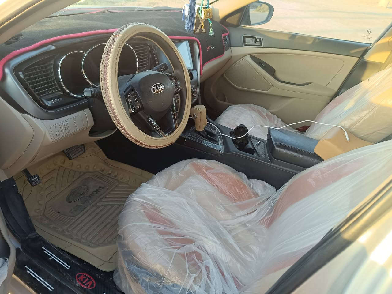 السلام عليكم كيا اوبتيما خليجي 14بسمي
المواصفات شاشه كامرا خلفيه دواره داخل بيجي واسود
كشنات جلد بيجي مكينه 2400دوش
مكينه وكير خير من الله ترايك للموصل
اشاير بالمرايات  تحكم ستيرن ويل كب خمسه سبير مانازل
ضربتها جاملخ امامي ومبدل جديد وطخه جوه قبق البانزين
السعر 125وبيها مجال بيع مستعجل وبعد بيها مواصفات هواي
***********عباس مكاني سوق الشيوخ حي العسكري
